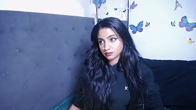 Delilah Blazee online show from 12-17-25, 07:52