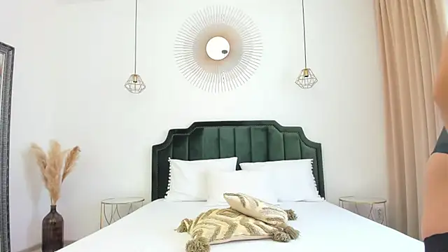 xLorenna online show from 10-30-25, 08:34