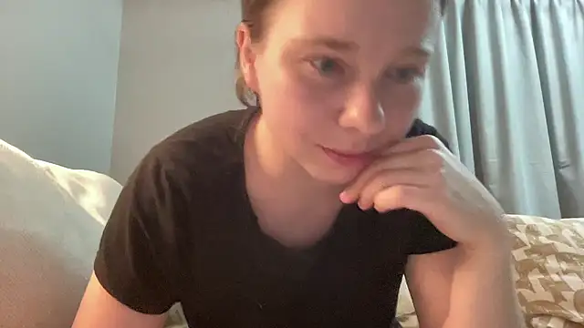 SweetLucy96 online show from 04-11-26, 09:07