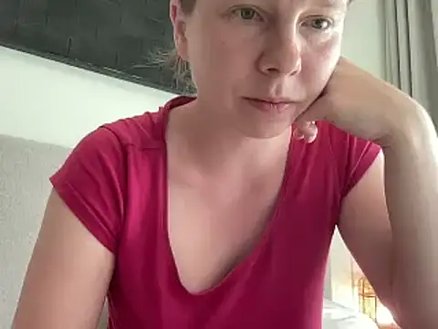 Snapshot of SweetLucy96 chatting on 05-04-26, 12:08 SweetLucy96 online show from 05-04-26, 12:08