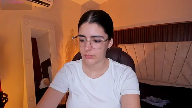  Niah  online show from 03-26-26, 08:51