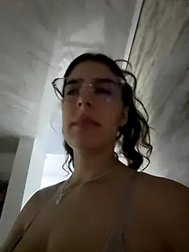 Snapshot of _Niah_ chatting on 09-19-25, 11:42 Niah online show from 09-19-25, 11:42