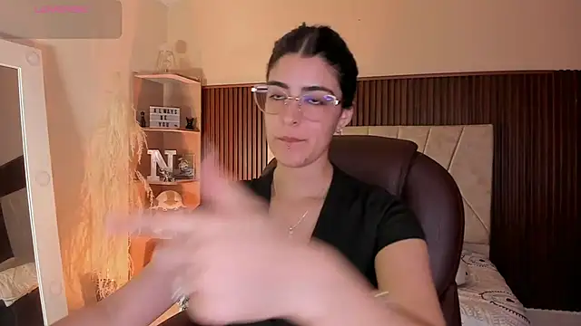 Snapshot of _Niah_ chatting on 10-14-25, 08:09 Niah online show from 10-14-25, 08:09