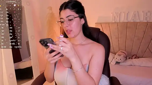 Snapshot of _Niah_ chatting on 03-07-25, 12:26 Niah online show from 03-07-25, 12:26