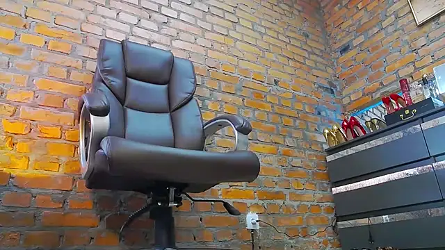 MistressMilana online show from 01-05-26, 05:27