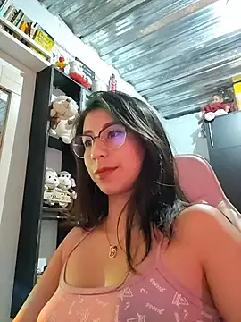 Snapshot of kateeen18 chatting on 01-11-26, 05:25 kateeen18 online show from 01-11-26, 05:25