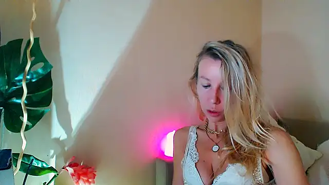 OLIVIA CANDY online show from 10-18-25, 04:47
