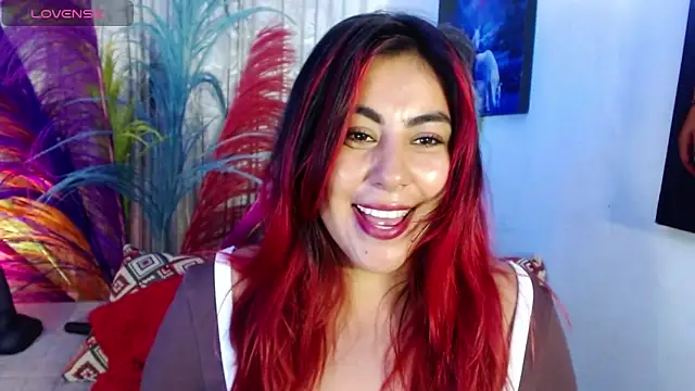 Snapshot of gatuwildhott chatting on 04-25-26, 07:00 gatuwildhott online show from 04-25-26, 07:00