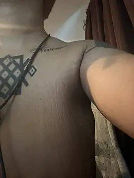 nickytheehawtie online show from 04-07-26, 05:04