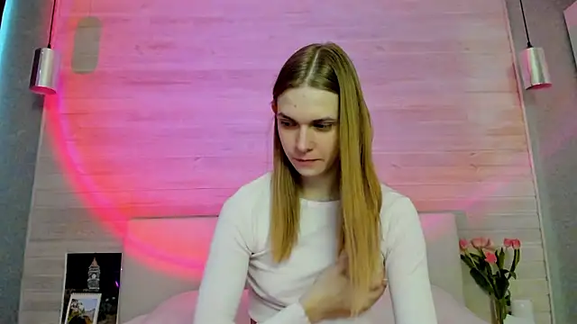 molly hunt  online show from 03-06-26, 03:56