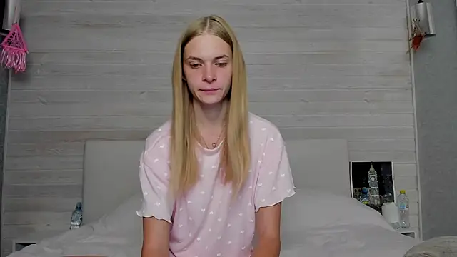 molly hunt  online show from 09-22-25, 03:23