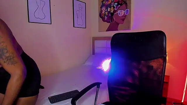Snapshot of AitanaBrown_ chatting on 10-12-25, 04:19 AitanaBrown online show from 10-12-25, 04:19