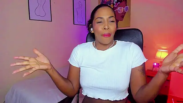 Snapshot of AitanaBrown_ chatting on 09-19-25, 09:19 AitanaBrown online show from 09-19-25, 09:19