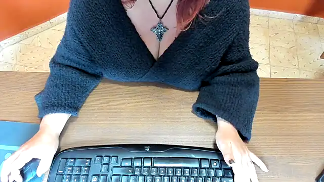 NikkiHolland online show from 04-08-26, 08:05