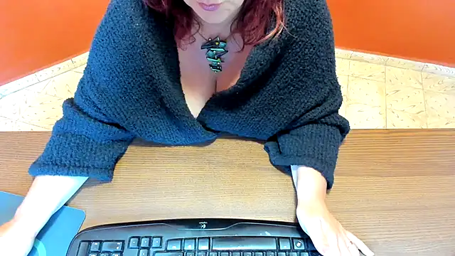 Snapshot of NikkiHolland chatting on 10-10-25, 09:21 NikkiHolland online show from 10-10-25, 09:21