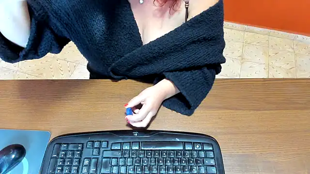 NikkiHolland online show from 11-05-25, 08:28