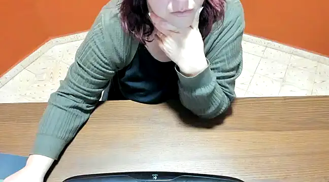 Snapshot of NikkiHolland chatting on 01-18-25, 07:49 NikkiHolland online show from 01-18-25, 07:49