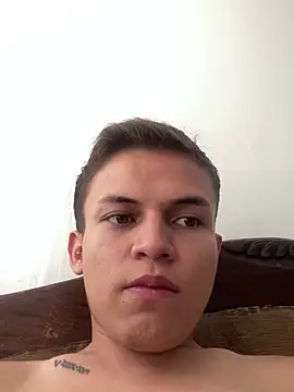 Snapshot of Leon_Wild chatting on 07-16-26, 08:06 Leon Wild online show from 07-16-26, 08:06