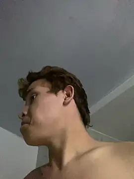 Snapshot of Leon_Wild chatting on 04-22-26, 06:20 Leon Wild online show from 04-22-26, 06:20