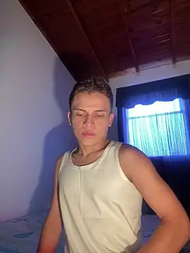 Snapshot of Leon_Wild chatting on 07-09-26, 05:56 Leon Wild online show from 07-09-26, 05:56