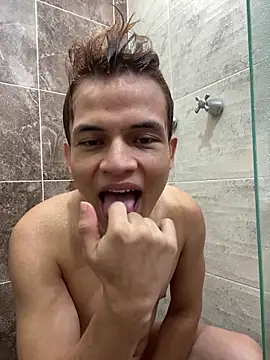 Snapshot of Leon_Wild chatting on 04-07-26, 02:19 Leon Wild online show from 04-07-26, 02:19