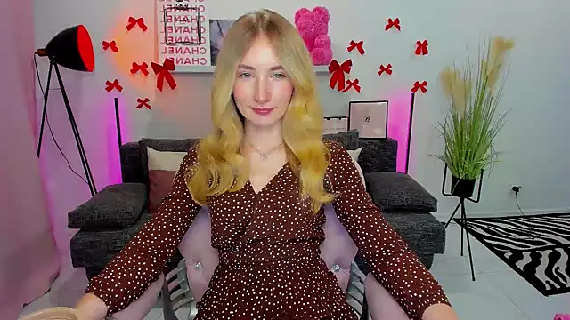 Snapshot of bella__rose chatting on 02-18-25, 07:19 bella rose online show from 02-18-25, 07:19