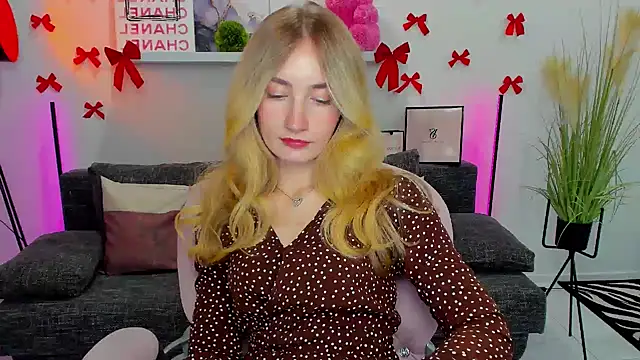 Snapshot of bella__rose chatting on 02-18-25, 04:14 bella rose online show from 02-18-25, 04:14