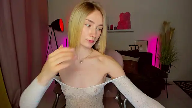 Snapshot of bella__rose chatting on 03-02-25, 12:25 bella rose online show from 03-02-25, 12:25