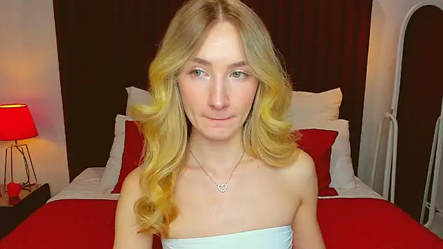 Snapshot of bella__rose chatting on 03-10-25, 01:10 bella rose online show from 03-10-25, 01:10