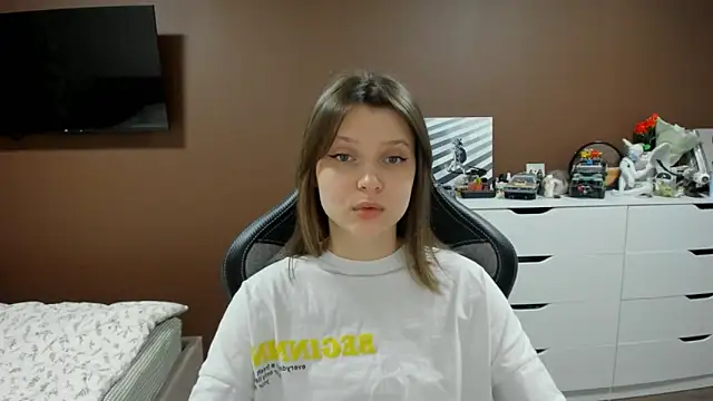 SoniNesti online show from 04-18-26, 02:52