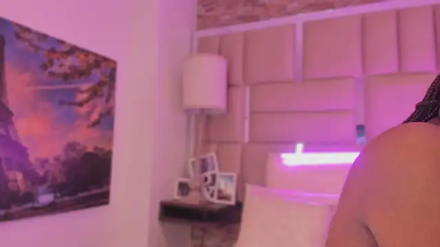 ShaniaBrownn online show from 06-06-26, 07:52