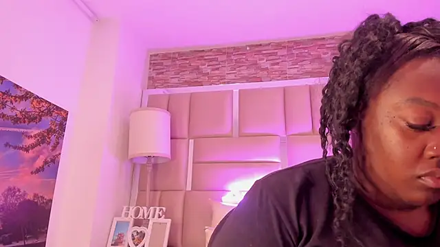 Snapshot of ShaniaBrownn chatting on 02-16-26, 07:23 ShaniaBrownn online show from 02-16-26, 07:23