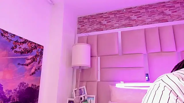 ShaniaBrownn online show from 05-15-26, 07:45