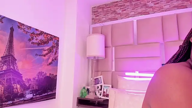 ShaniaBrownn online show from 04-28-26, 07:40