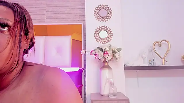 Snapshot of ShaniaBrownn chatting on 11-01-25, 08:03 ShaniaBrownn online show from 11-01-25, 08:03