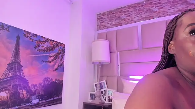 ShaniaBrownn online show from 04-17-26, 07:49