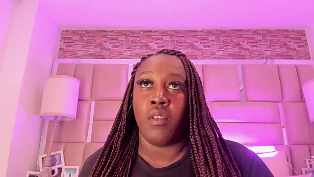 ShaniaBrownn online show from 05-12-26, 07:31