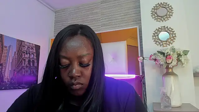 ShaniaBrownn online show from 11-04-25, 08:01