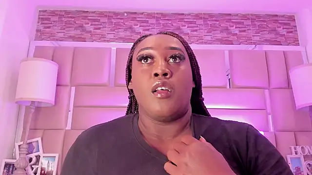 ShaniaBrownn online show from 05-05-26, 07:39