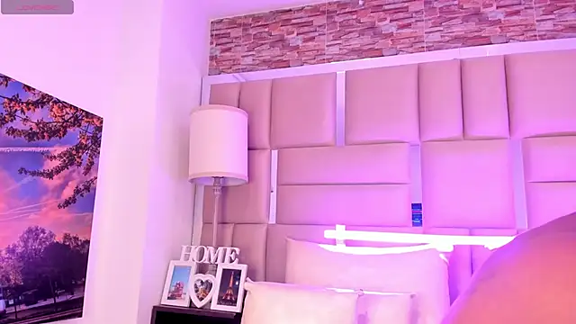 ShaniaBrownn online show from 12-20-25, 08:22