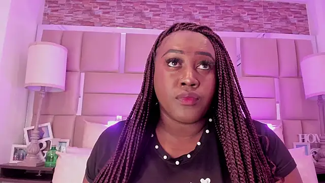 ShaniaBrownn online show from 03-31-26, 07:49