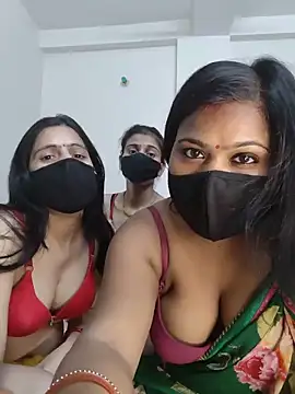 Snapshot of cutee__crazy chatting on 05-20-26, 02:14 cutee crazy online show from 05-20-26, 02:14