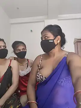 Snapshot of cutee__crazy chatting on 05-24-26, 01:33 cutee crazy online show from 05-24-26, 01:33