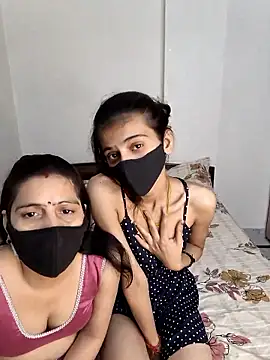 Snapshot of cutee__crazy chatting on 05-29-26, 02:23 cutee crazy online show from 05-29-26, 02:23
