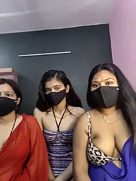Snapshot of cutee__crazy chatting on 04-28-26, 02:32 cutee crazy online show from 04-28-26, 02:32