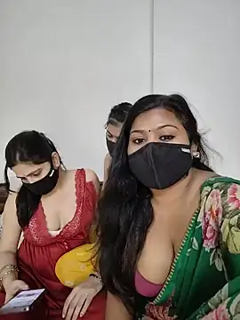 Snapshot of cutee__crazy chatting on 06-08-26, 02:06 cutee crazy online show from 06-08-26, 02:06