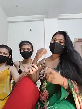 Snapshot of cutee__crazy chatting on 05-28-26, 01:50 cutee crazy online show from 05-28-26, 01:50