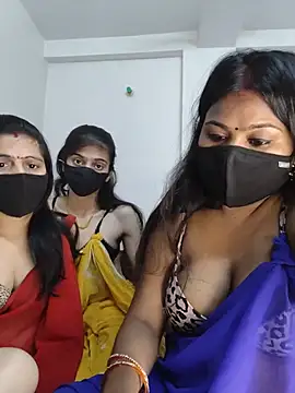 Snapshot of cutee__crazy chatting on 05-27-26, 02:02 cutee crazy online show from 05-27-26, 02:02