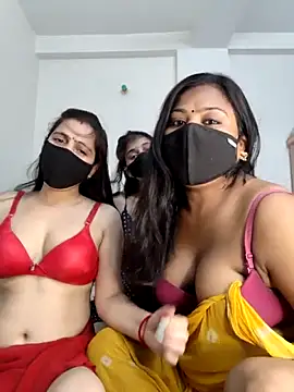 Snapshot of cutee__crazy chatting on 05-17-26, 01:44 cutee crazy online show from 05-17-26, 01:44