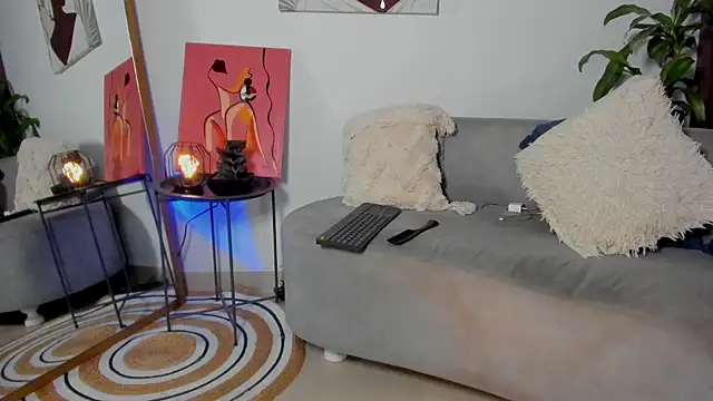 sweet mia23 online show from 11-02-25, 06:40